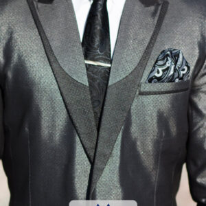 Traje gris con detalles negros 04